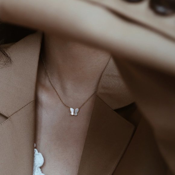 NEW 18K Gold Plated Mother of Pearl Butterfly Necklace - Picture 7 of 10